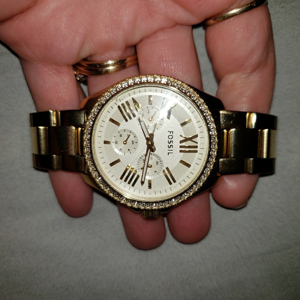 Fossil boyfriend watch gold.